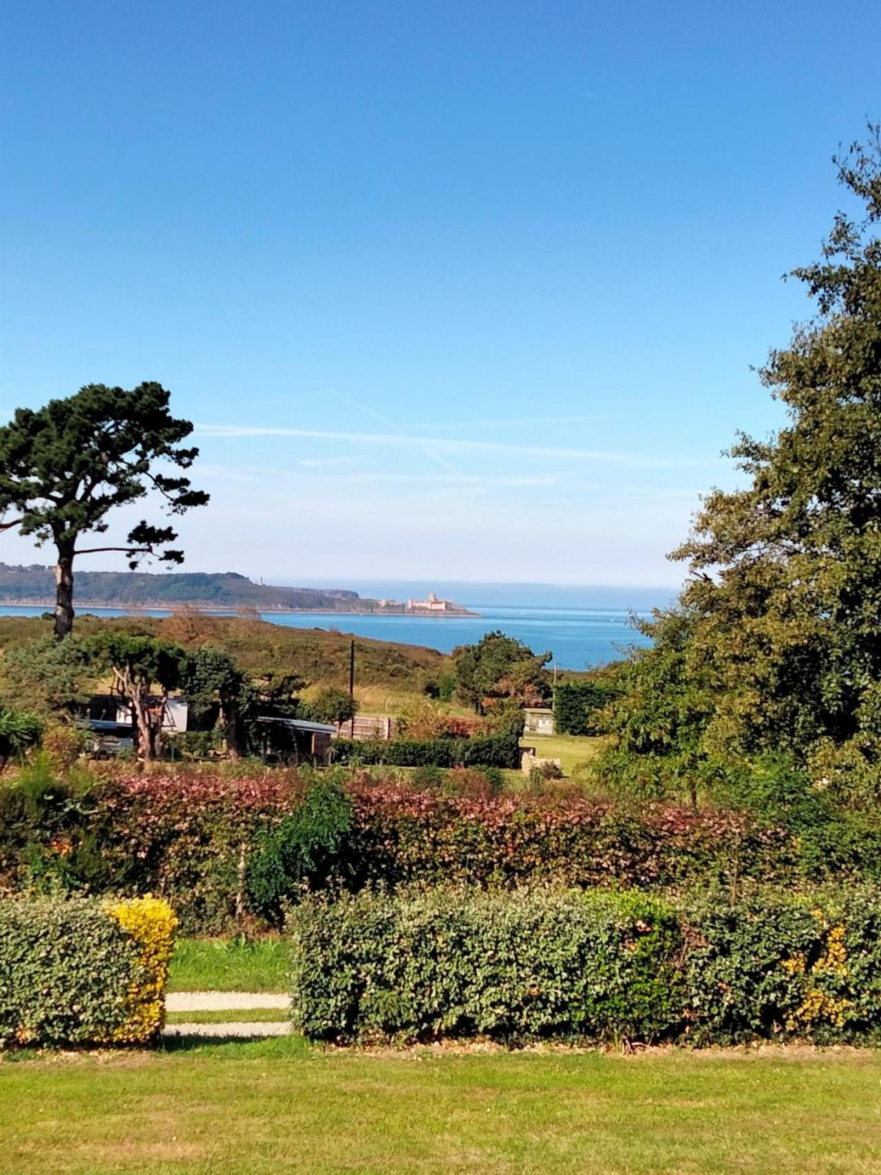 Bienvenue Au Studio L'Escale Bleue Avec Vue Mer Et Sur Le Cap Frehel Saint-Cast-le-Guildo Exterior photo